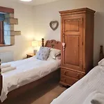 Flatts Barn 度假居 *