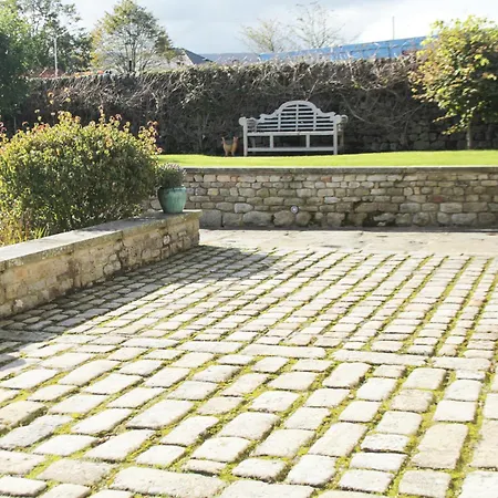 Flatts Barn בית נופש *